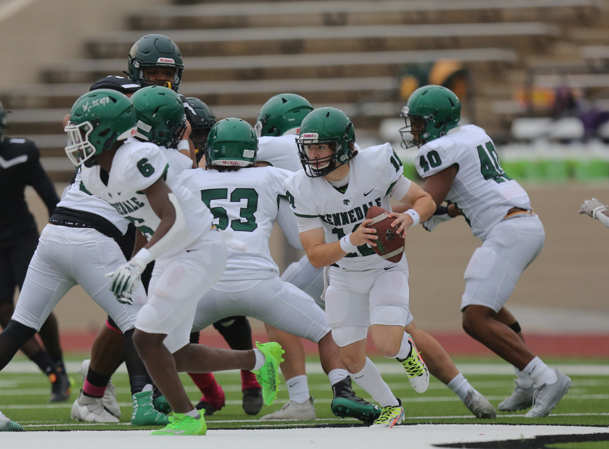 Kennedale Fort Worth Western Hills Texas football 102922 Brian McLean 15